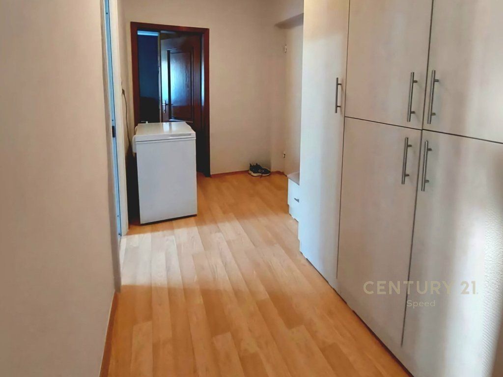 Apartament 1+1 për shitje në Ish-Stacionin e Fundit të Tiranës së Re!!