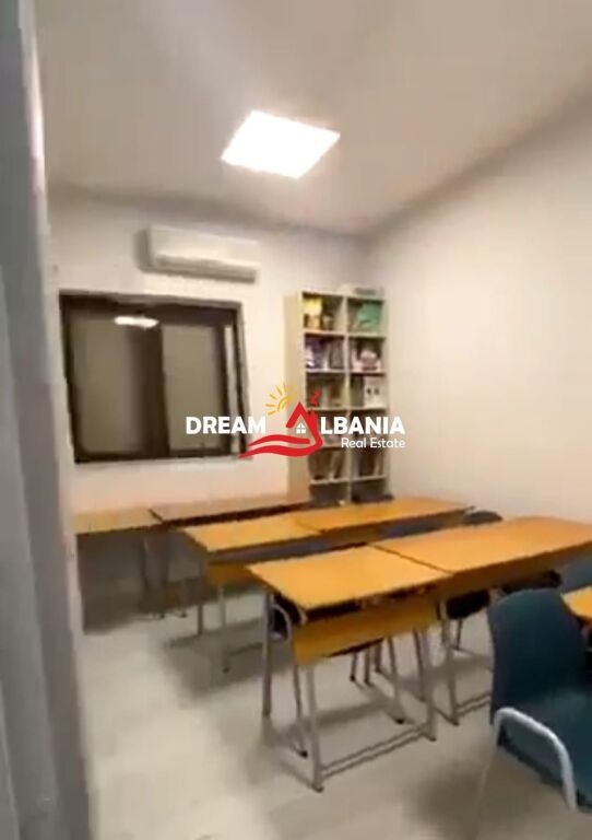 Zyre me qera 3 Ambiente pune ne Bllok prane Conadit, Tirane (ID 42611526)