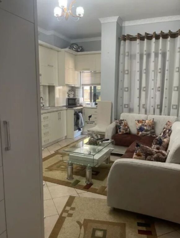 APARTAMENT ME QERA 1+1 21 DHJETORI 50.000 LEKE FH-69522