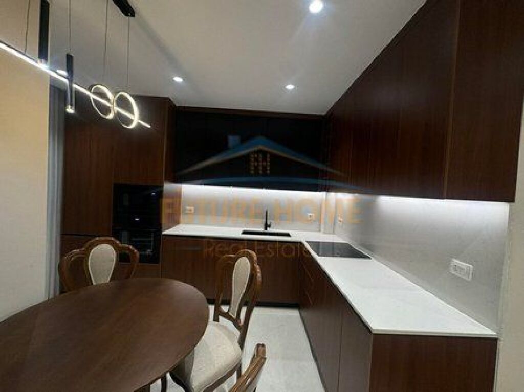 In vendita, Appartamento 2+1+2, Via Mine Peza, Tirana