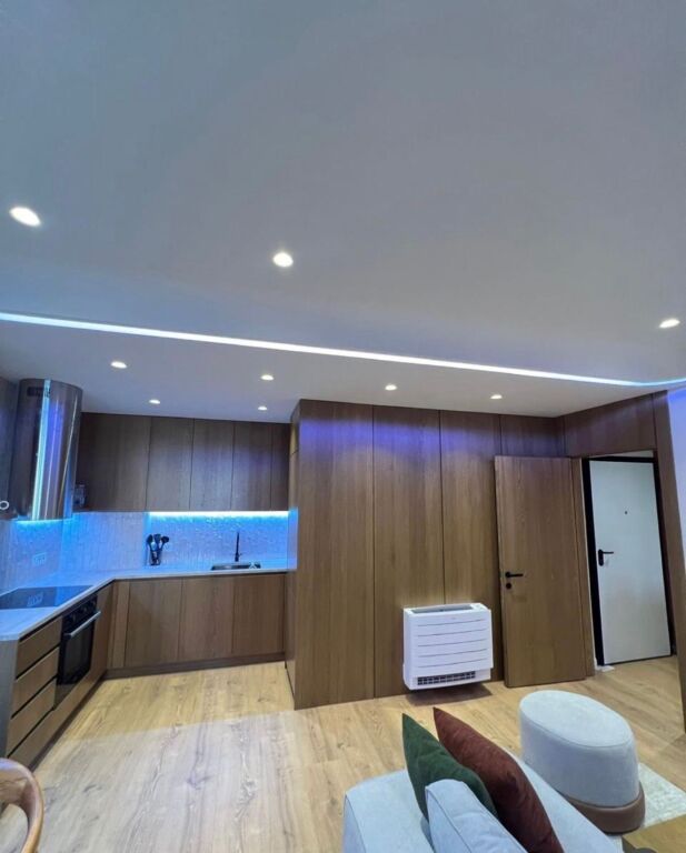 🏡 Jepet me qera apartament 1+1 te Oasis Residence, Astir  ✔️ Apartamenti eshte i arreduar plotesisht ✔️ Arredim modern dhe bashkekohor ✔️ Perfshin vend parkimi 🚗 ✔️ Zone e qete dhe e aksesueshme  💰 Cmimi: 70,000 leke / muaj