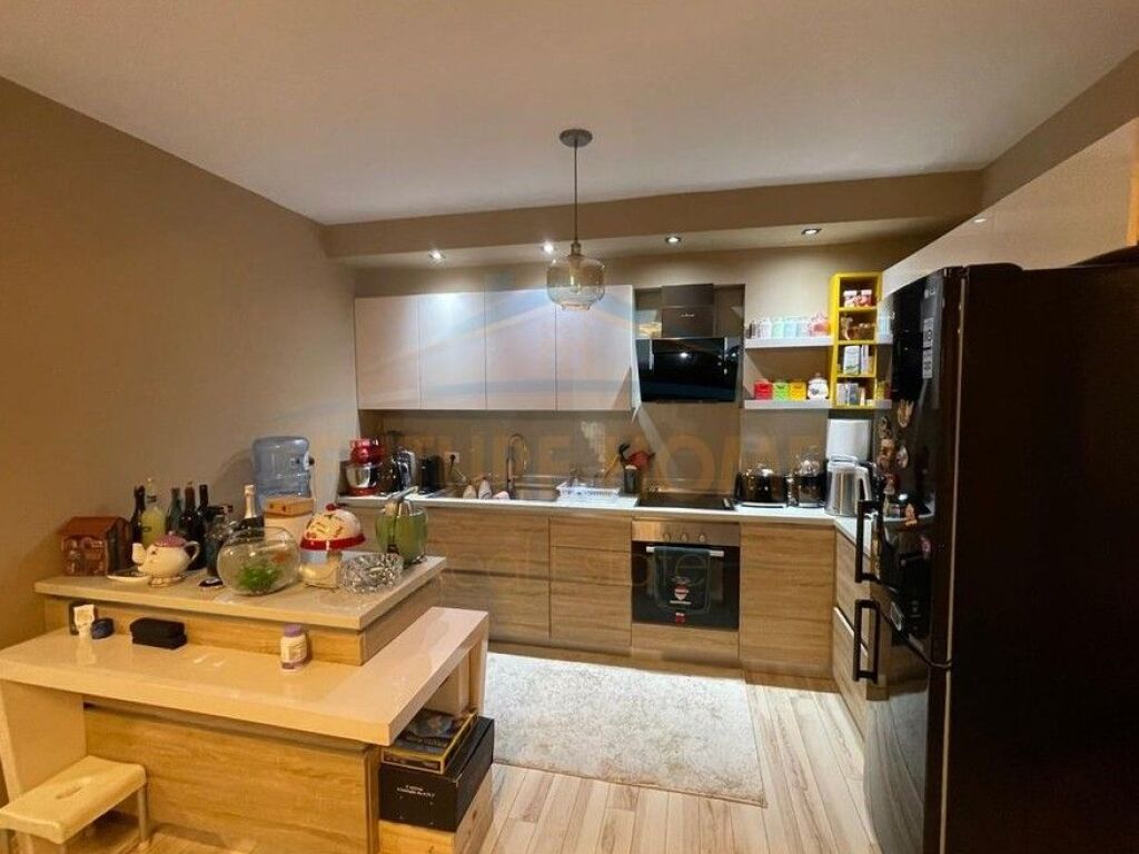 Shitet, Apartament 2+1+2, Qytet Studenti, Tiranë