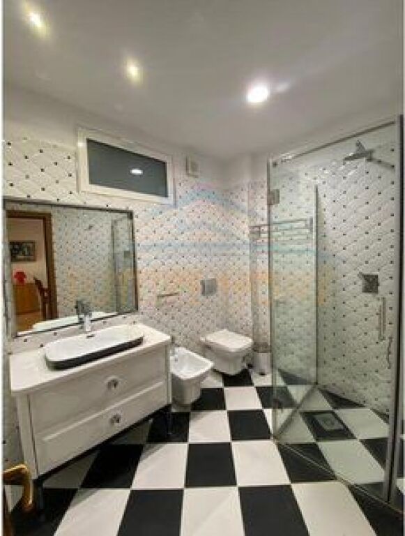 In vendita, Appartamento 2+1+2, Via Mine Peza, Tirana