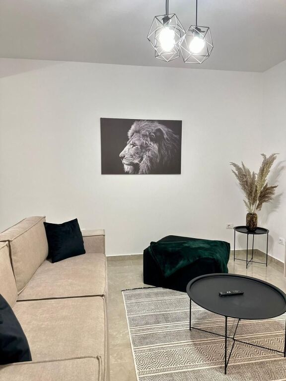 🏠Apartment 1+1 for rent 📍Center, near Çam Market  🏢3rd floor, with elevator 🏷️Price: 75,000 Leke/month 