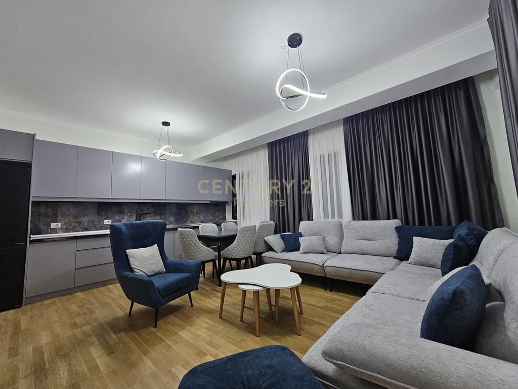 Japim me qira apartament 2+1+ verande tek Rezidenca Kodra e Diellit