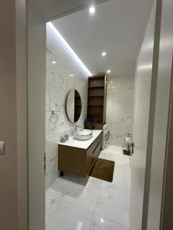 Qera | Apartament 3+1+ 2 poste parkimi | Shkolla e Kuqe | 2000 €/muaj