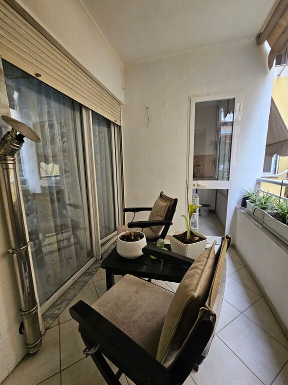 Jepet me Qera: *Apt. 1+1+ guzhine më vete (Kodra Diellit) pallati ri  çmimi *60,000 / Muaji*