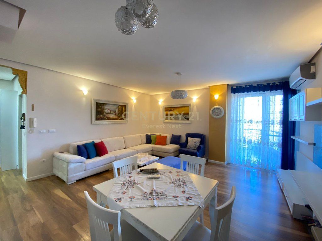 Apartament 2+1+2 per shitje ne Xhamllik