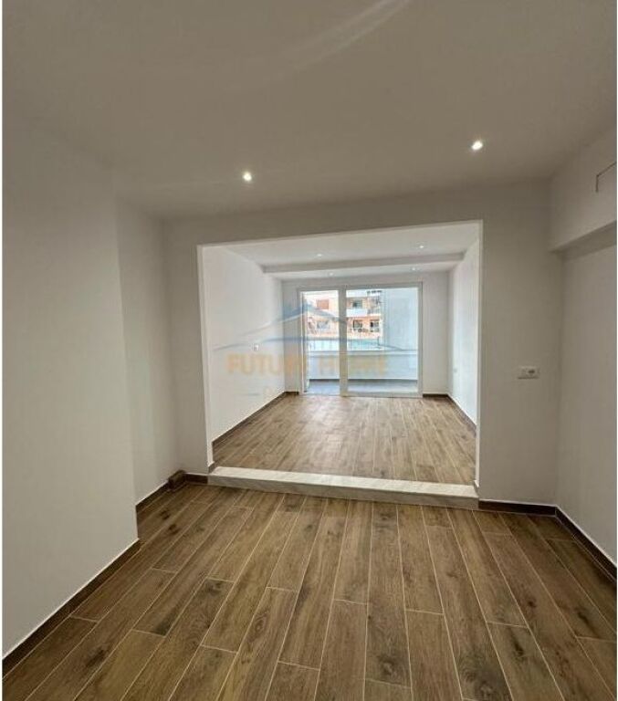 Shitje, Apartament 2+1+2, Stacioni i Trenit, Tirane.