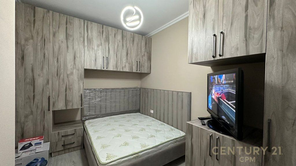 1+1 apartment for rent near the Red School