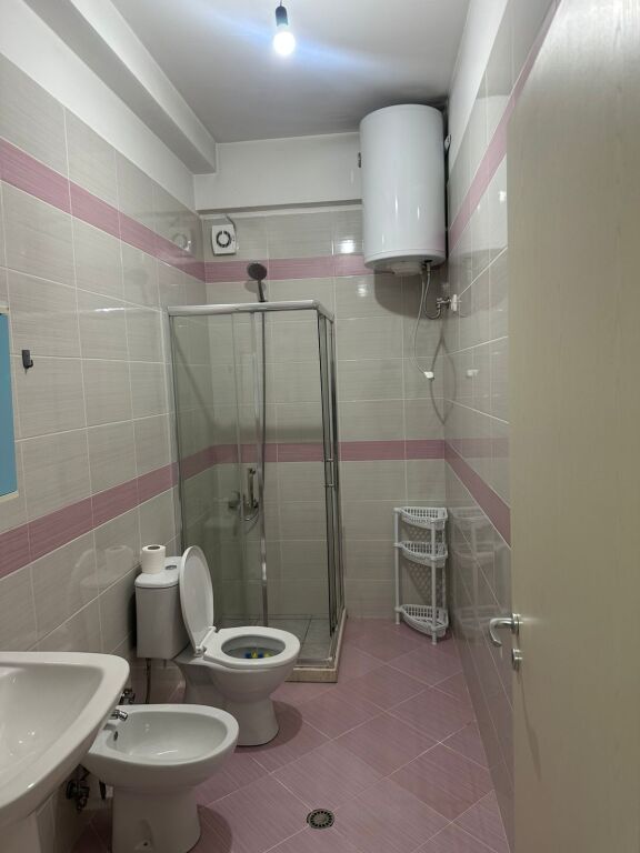 Apartament me qera 1+1 - 📍Rruga Peti, prane hotel Sokrati