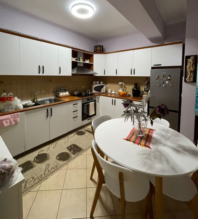 Apartament 2+1+2 me qira | pranë Garden Building, Rruga e Kavajës