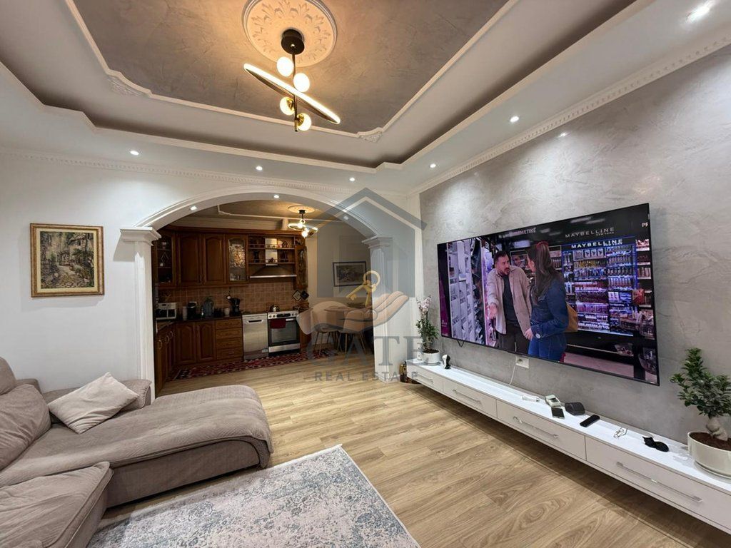 Shitet apartament 2+1 me 2 tualete pranë Hotel Antalya