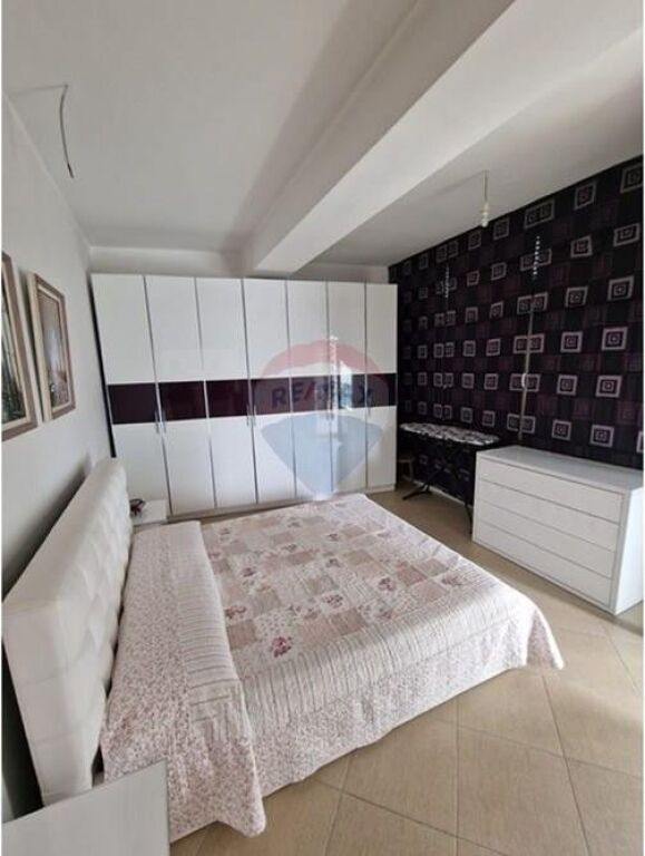 🏡 Appartamento in affitto a Komuna e Parisit ✨