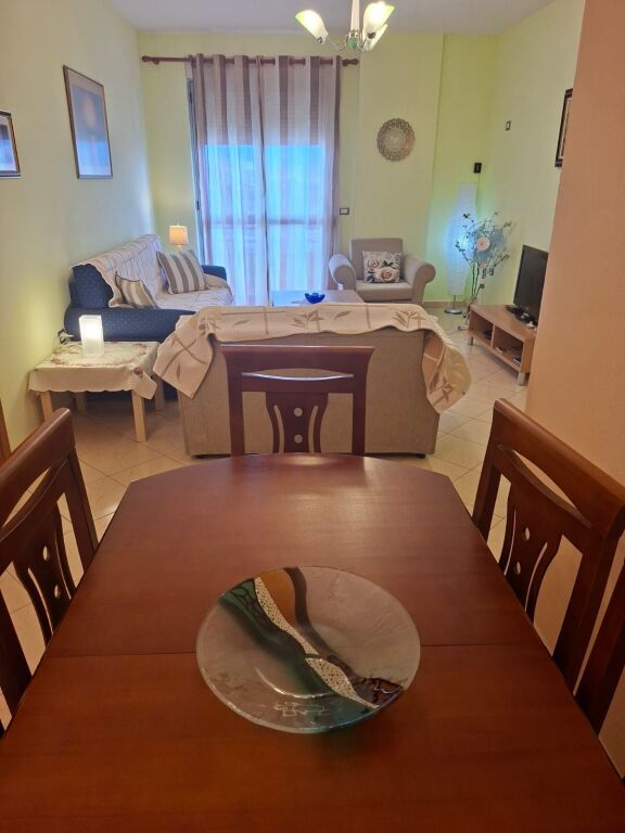 Apartament 1+1 me qira te Pallatet Cabej
