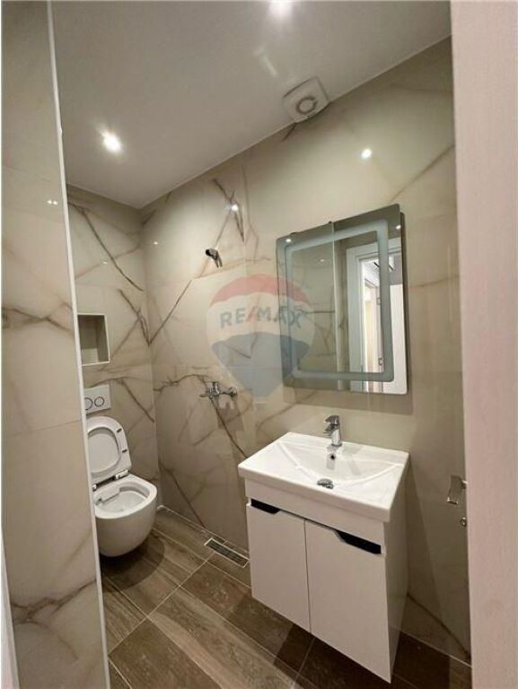 Apartament - Për Qira - Rruga e Barrikadave, Tiranë