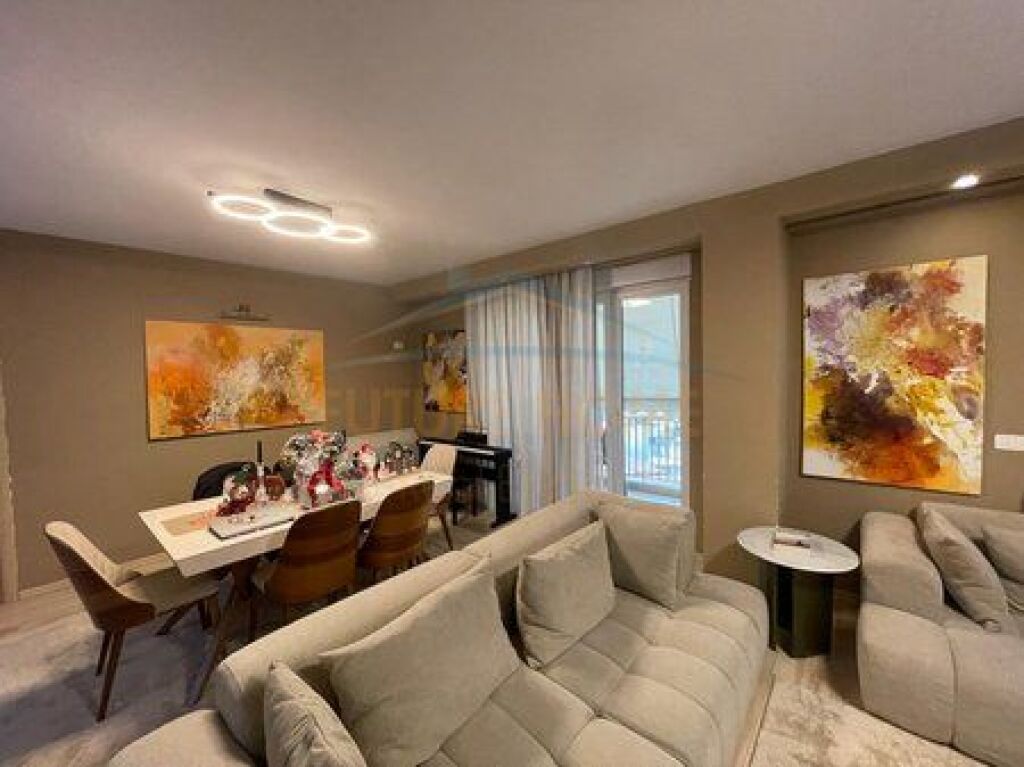 Shitet, Apartament 2+1+2, Qytet Studenti, Tiranë