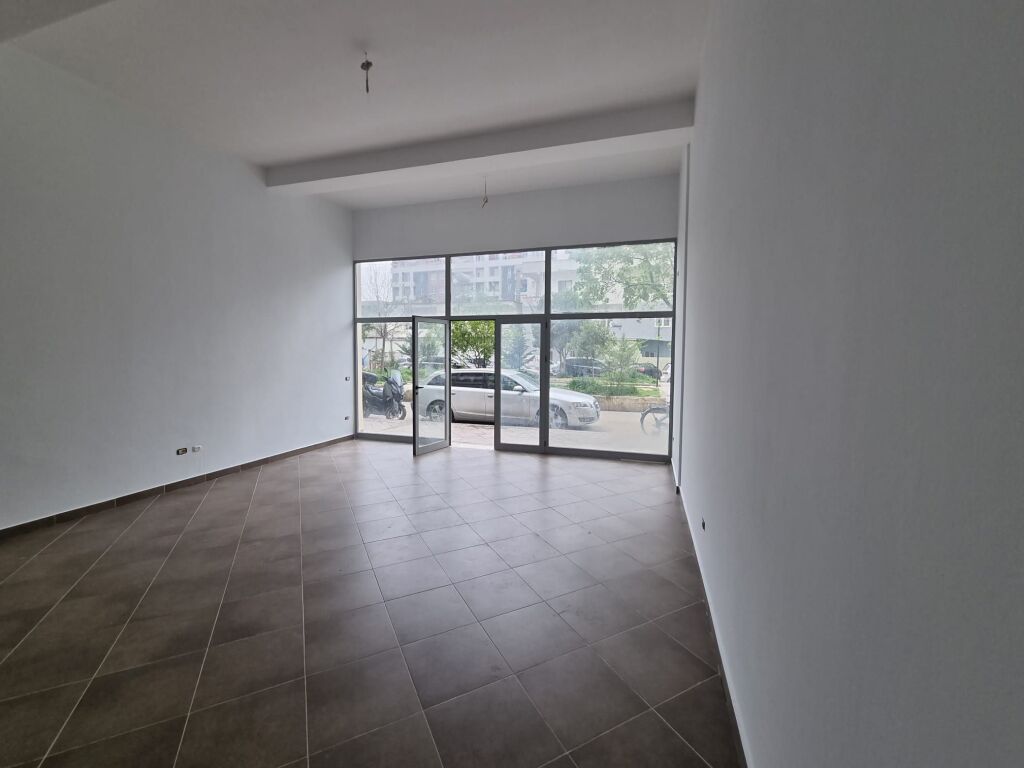 Rent | Ambjent Biznesi | Rruga Sokrat Miho | 400 €/month