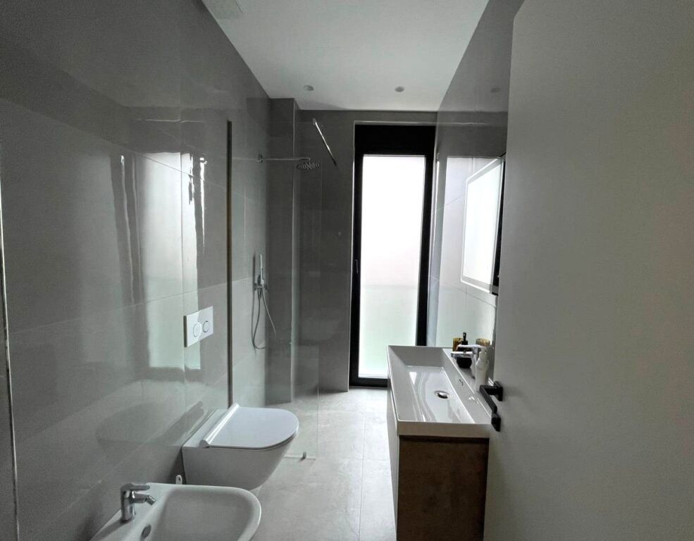 🏡 Jepet Vilë me Qira – pranë TEG