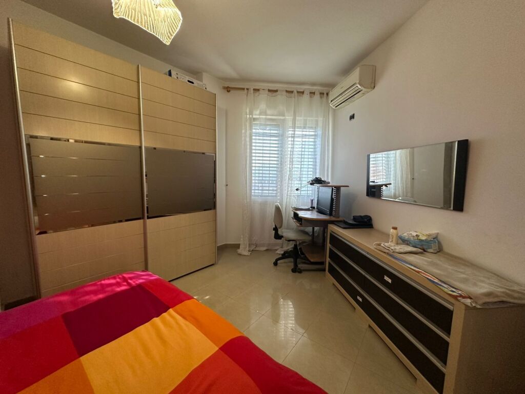 JEPET APARTAMENT 3+1 ME QERA PALLATET CABEJ 650EURO!