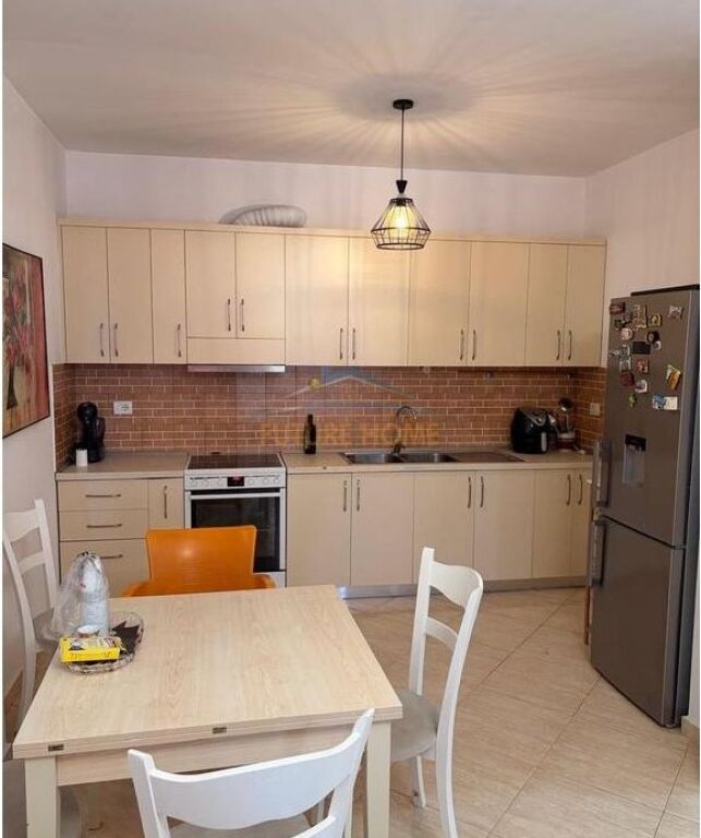 Shitet, Apartament 2+1,Misto Mame