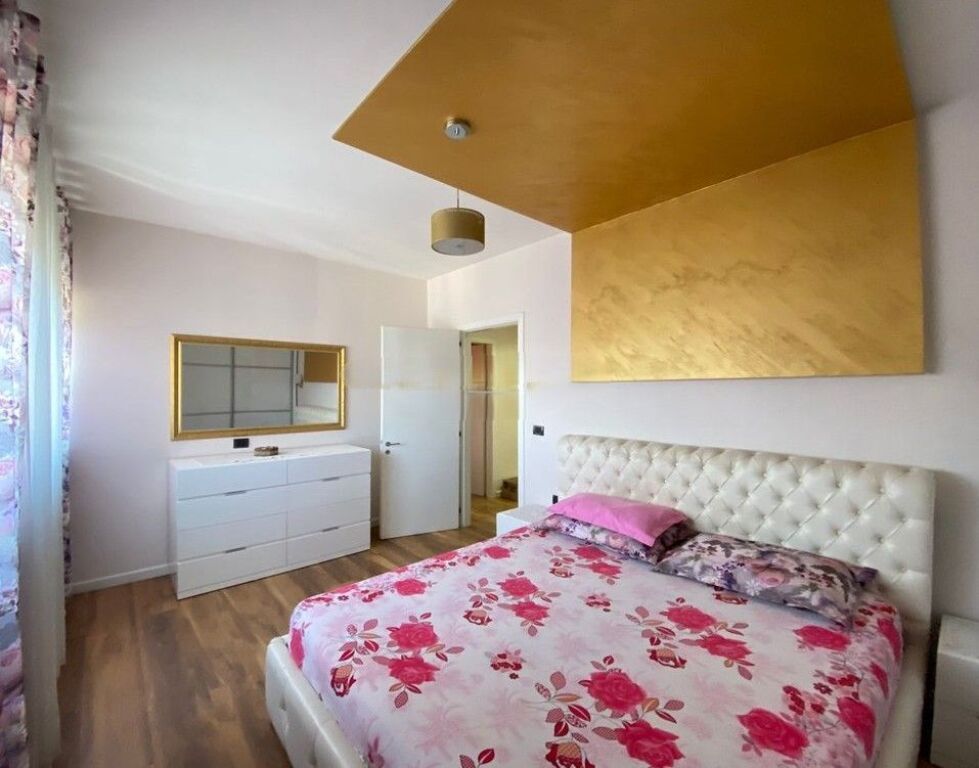 Shitet Apartament 2+1+2 ne Xhamllik