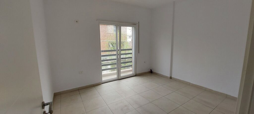 Shitet apartament 2+1+2 te Selvia