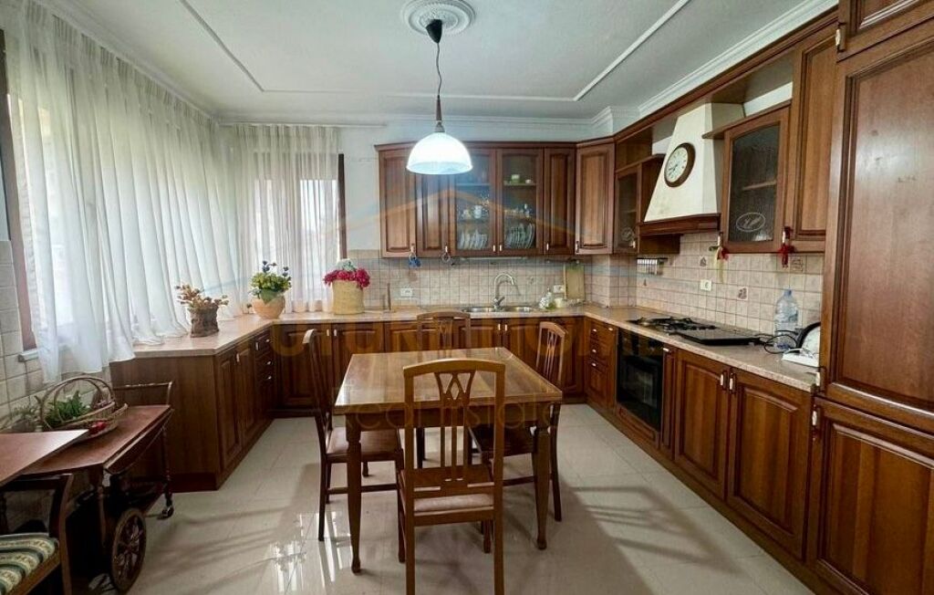 Affitto, Appartamento 2+1+2, Blloku, Tirana