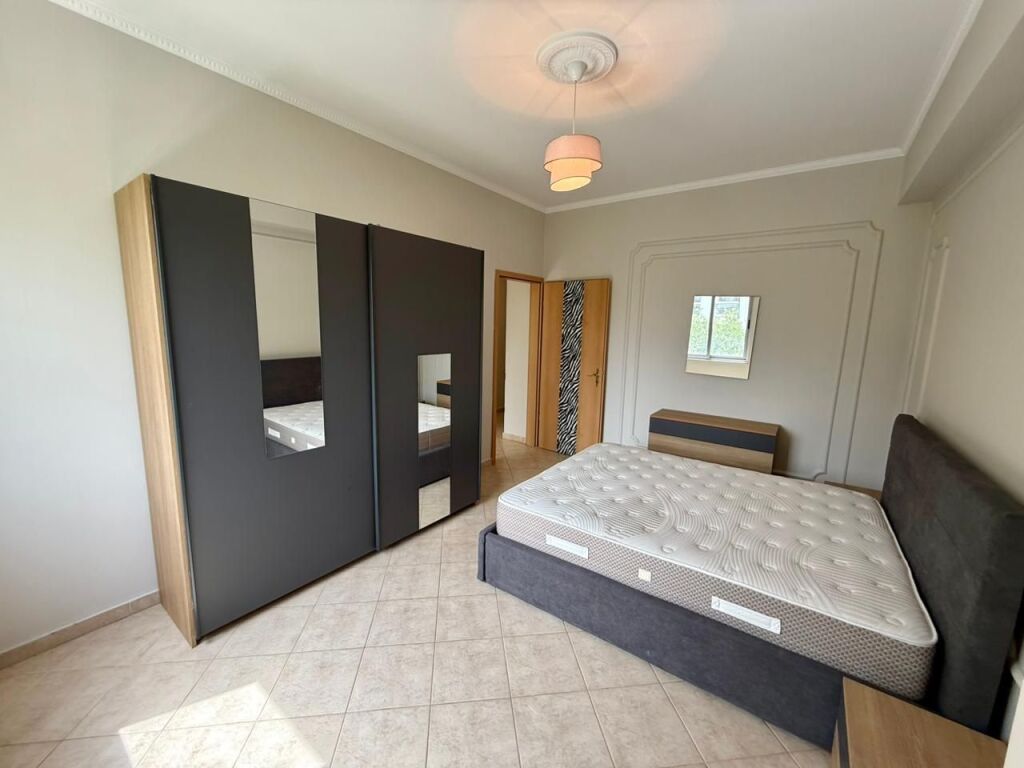 📣 AFFITTO Appartamento 2+1+2 con Parcheggio 📍 Di fronte a Delijorgjit 🛣️ Via "Kavajes" ✨ 💶 Prezzo 80.000 Leke/Mese