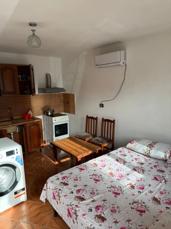 Monolocale 25000 leke .Siri Kodra