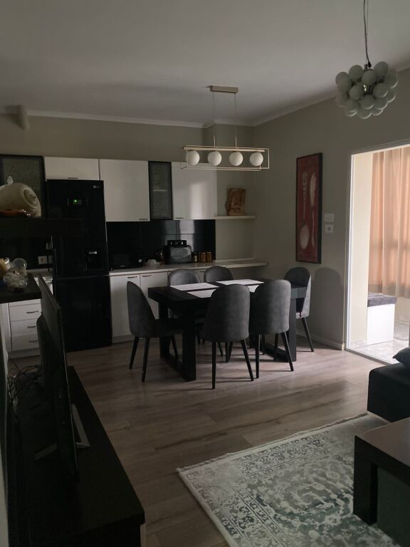 Jepet me Qera Apartament 2+1+2 ,Qender