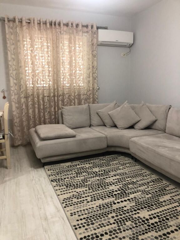 Jepet me qera apartament 1+1 ne Ali Dem