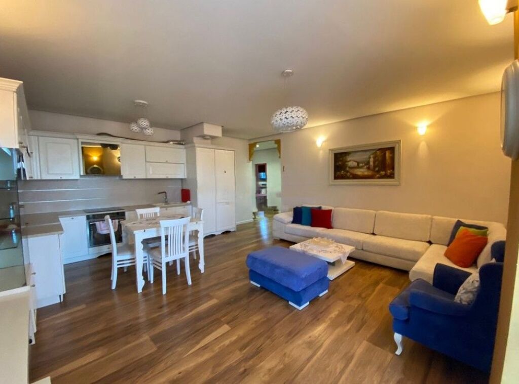 Shitet Apartament 2+1+2 ne Xhamllik