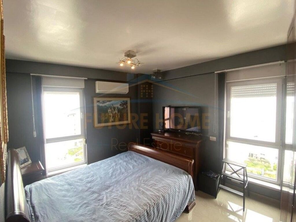 Shitet, Apartament 3+1, Kompleksi "Kontakt", 21 Dhjetori