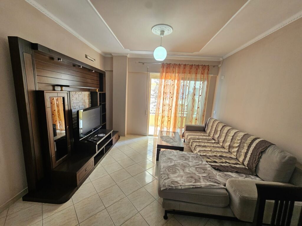 JEPET ME QERA APARTAMENT 2+1 NE PLAZH, PRANE HOTEL FLORIDA