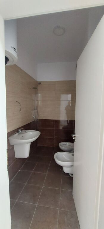Shitet apartament 2+1+2 te Selvia