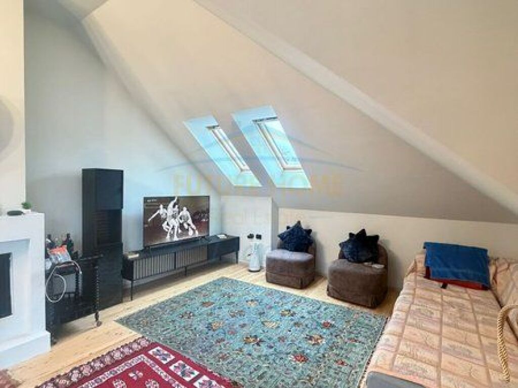 Shitet Apartament 2+1+2 , Komuna e Parisit