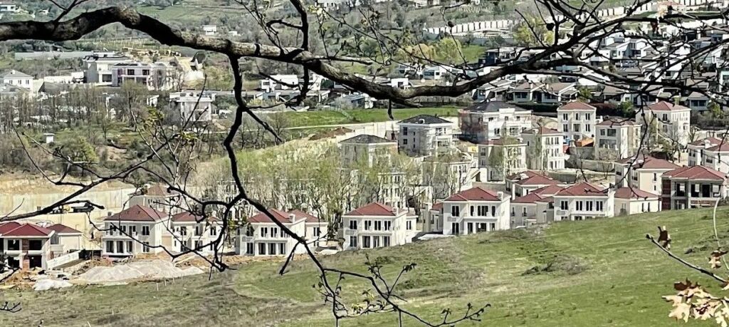 🏡VENDESI 2 VILLE ADIACENTI SU 3 PIANI A COLLINA VERDE A TEG✨