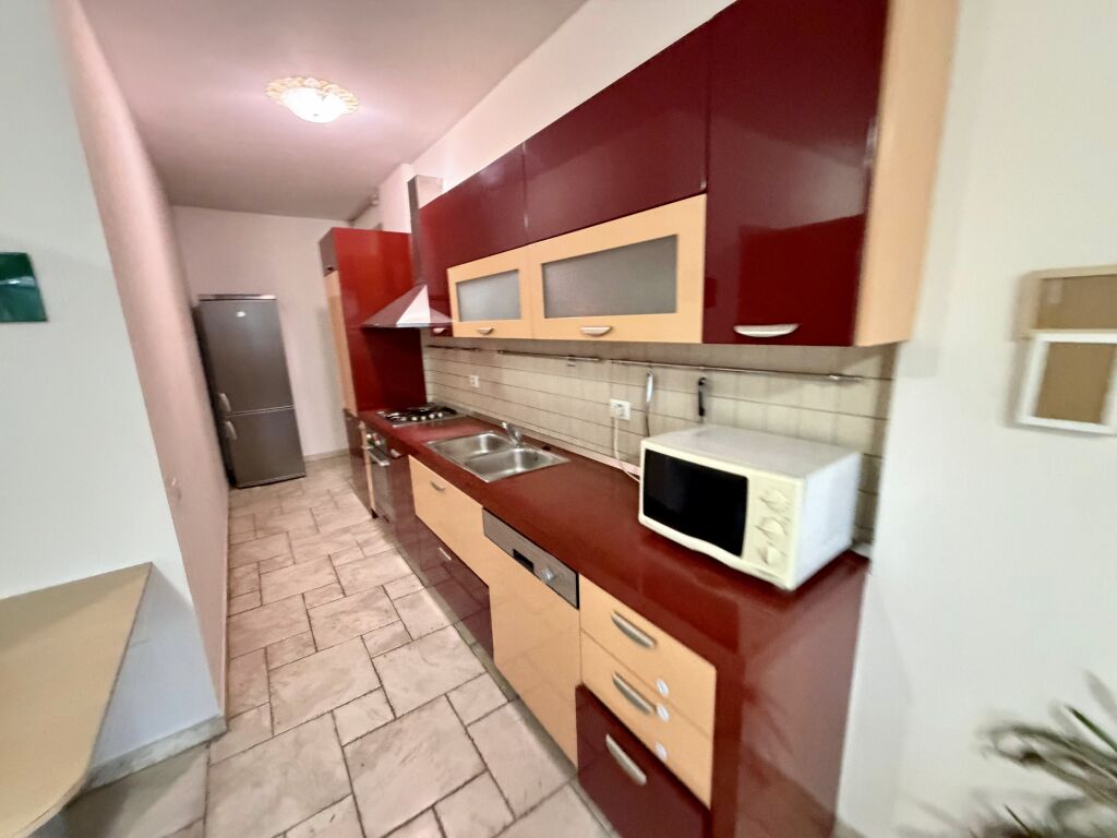 📣 SHITET Apartament me Verandë Gjigande 📍 Sheshi Willson 🛣️ Rruga "Ymer Kurti" ✨