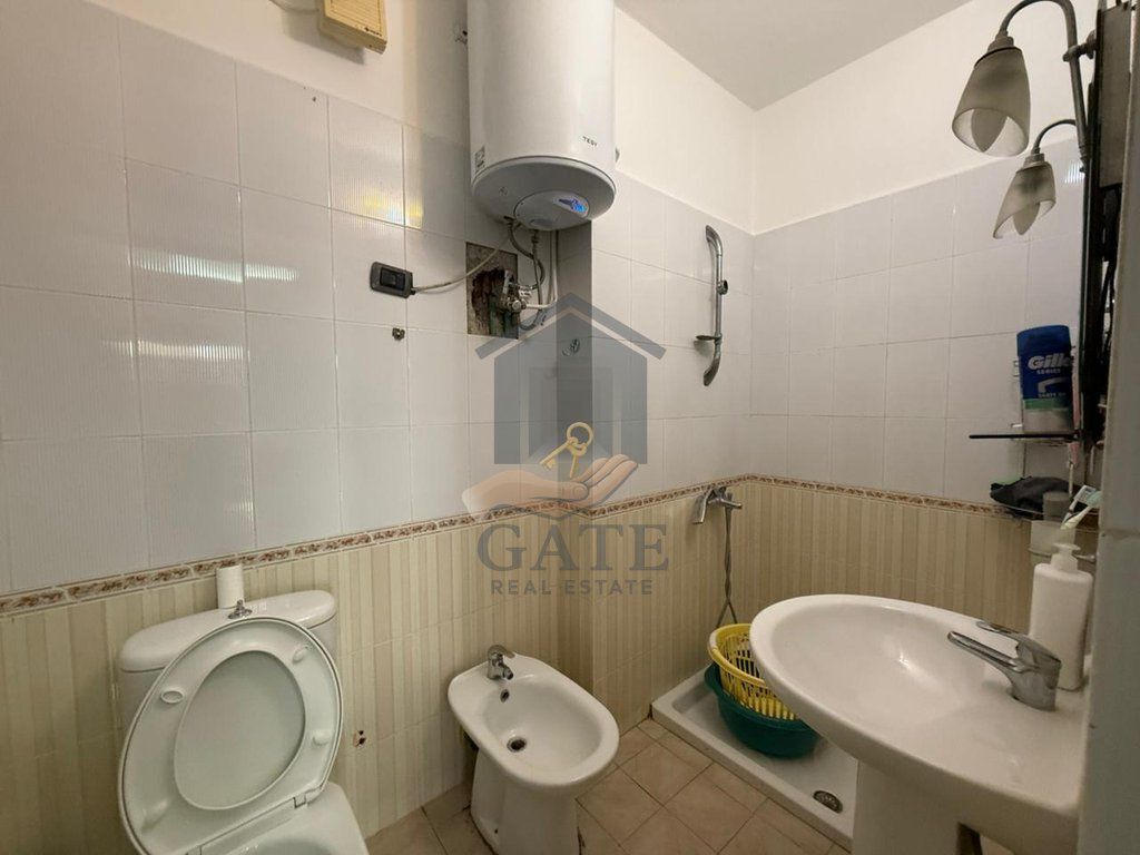 Shitet apartament 2+1 me 2 tualete pranë Hotel Antalya