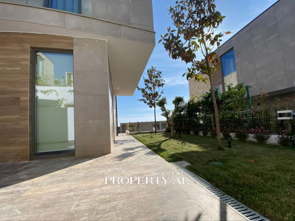 Vile ne shitje ne Dhermi