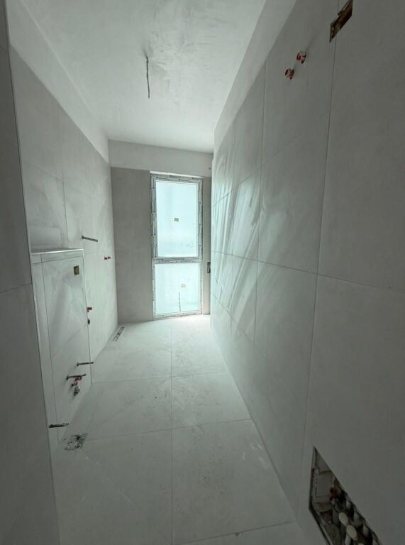 Shitet apartament 2+1 te Liqeni i Thatë