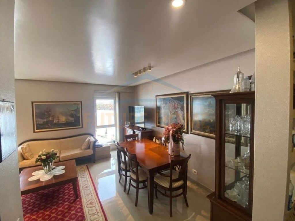 Shitet, Apartament 3+1, Kompleksi "Kontakt", 21 Dhjetori