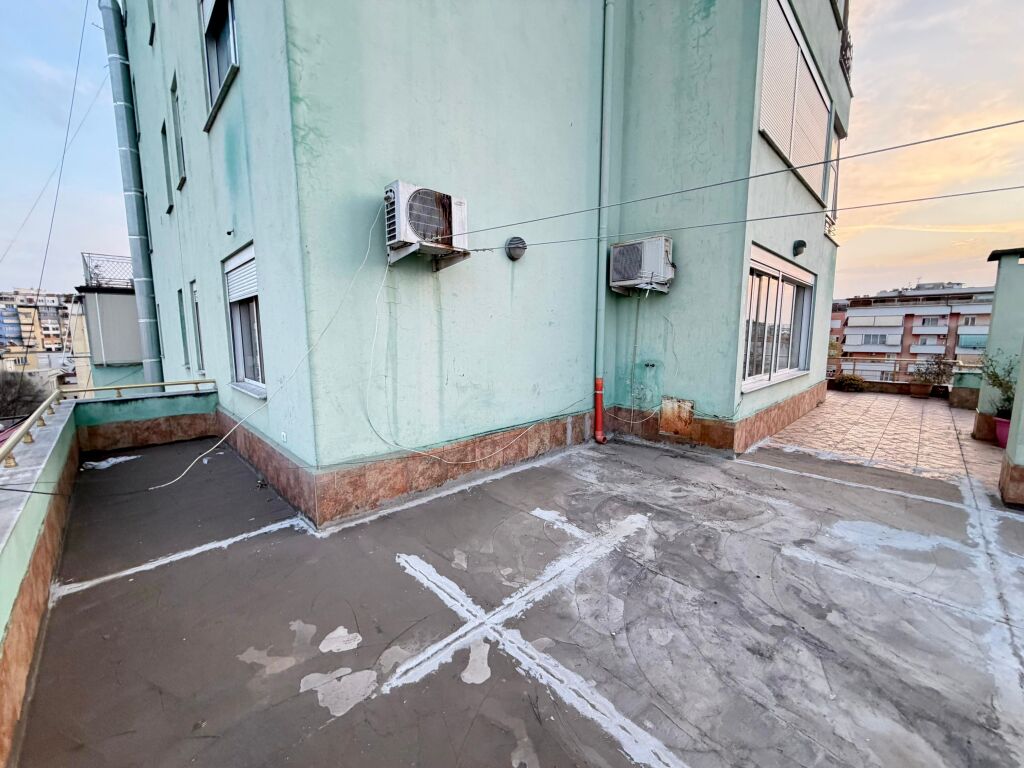 📣 SHITET Apartament me Verandë Gjigande 📍 Sheshi Willson 🛣️ Rruga "Ymer Kurti" ✨