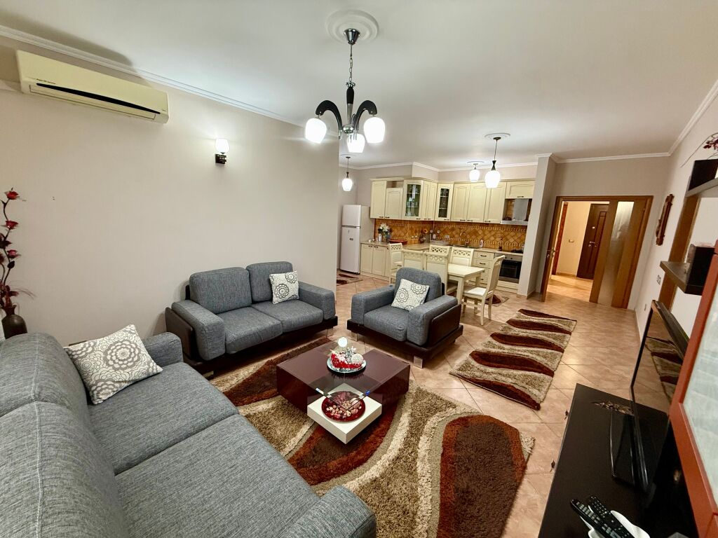 📣 QERA Apartament 2+1+2 Me Ballkon 📍 Rruga e "Kavajes", Perballe Xhamise 💶 Cmimi 70.000 Leke/Muaj✨