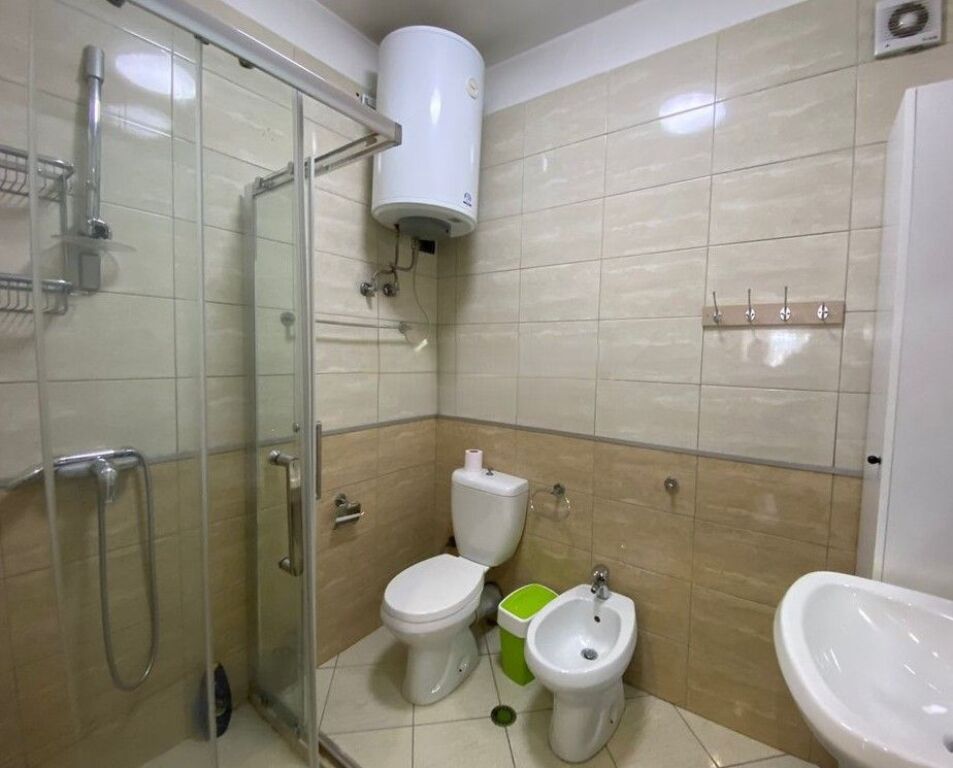Shitet Apartament 2+1+2 ne Xhamllik