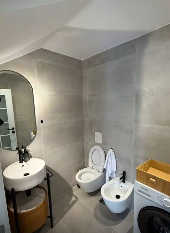 SHITET VILE 2 KATESHE PRANE PISHAVE QERRET, GOLEM