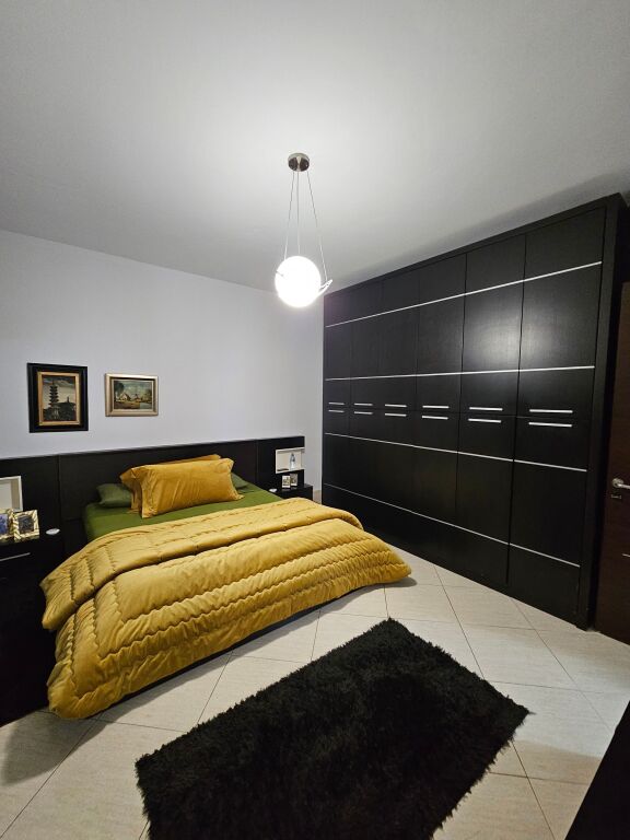 Jepet me Qera: *Apt. 1+1+ guzhine më vete (Kodra Diellit) pallati ri  çmimi *60,000 / Muaji*