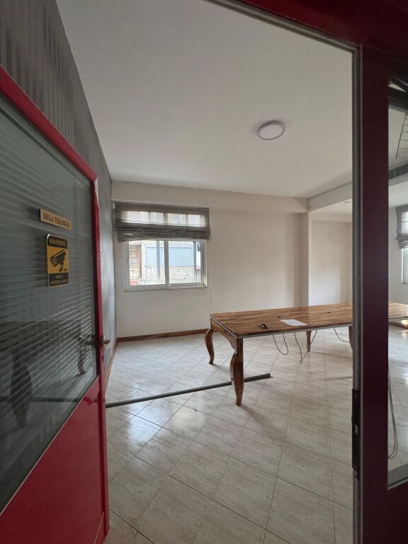 🏢 SHITET Njesi Biznesi  📍 Mine Peza, prane Prokurorise 🔹Sip.137 m² 💰 Çmimi: 270.000 €