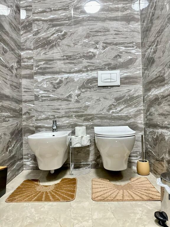 🏠Apartment 1+1 for rent 📍Center, near Çam Market  🏢3rd floor, with elevator 🏷️Price: 75,000 Leke/month 